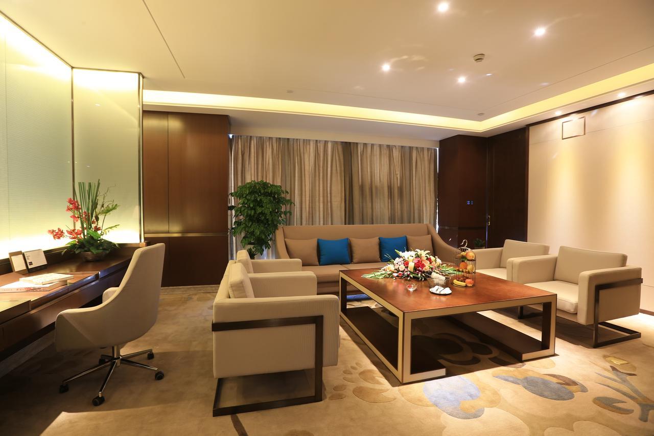 Howard Johnson Xiangyu Plaza Linyi Linyi  Buitenkant foto